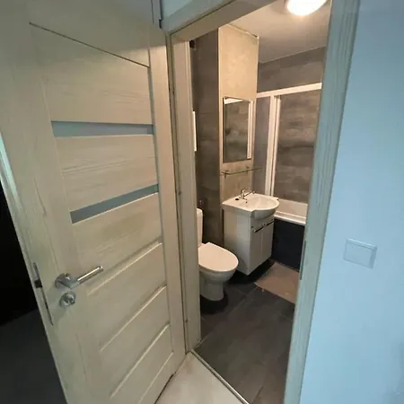 아파트 Aircondition Orange 4 Metro 65'tv Fast Wifi Netflix Hbo Appletv