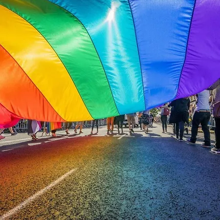 Aircondition Orange 4 Metro 65'tv Fast Wifi Netflix Hbo Appletv 公寓 *