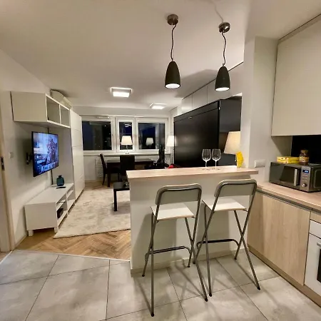 아파트 Aircondition Orange 4 Metro 65'tv Fast Wifi Netflix Hbo Appletv