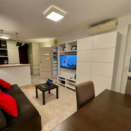 Aircondition Orange 4 Metro 65'tv Fast Wifi Netflix Hbo Appletv Apartamento *