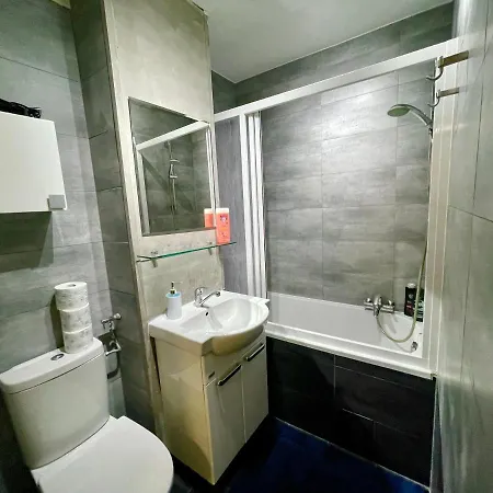 公寓 Aircondition Orange 4 Metro 65'tv Fast Wifi Netflix Hbo Appletv