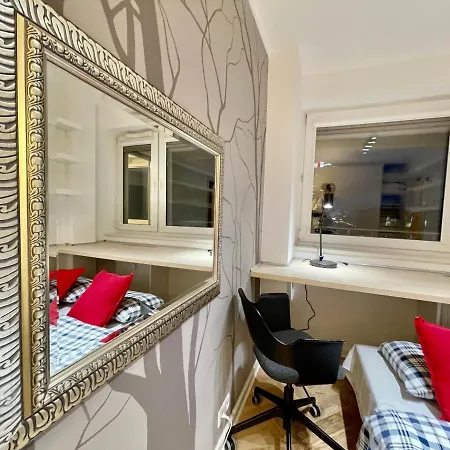 Apartment Aircondition Orange 4 Metro 65'tv Fast Wifi Netflix Hbo Appletv