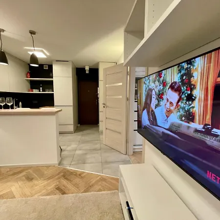 Aircondition Orange 4 Metro 65'tv Fast Wifi Netflix Hbo Appletv Apartamento Varsovia