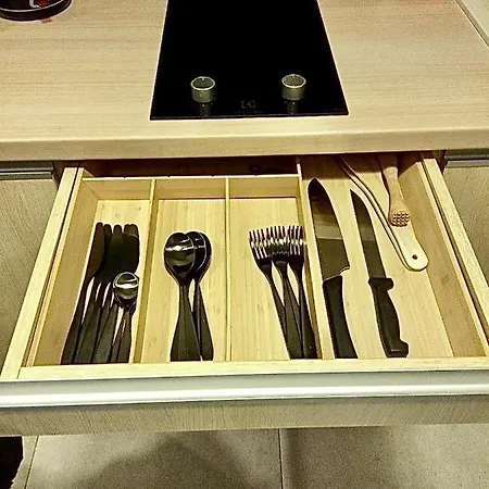 公寓 Aircondition Orange 4 Metro 65'tv Fast Wifi Netflix Hbo Appletv 华沙