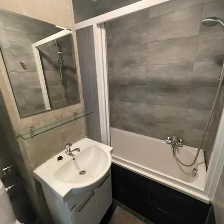 Aircondition Orange 4 Metro 65'tv Fast Wifi Netflix Hbo Appletv 公寓