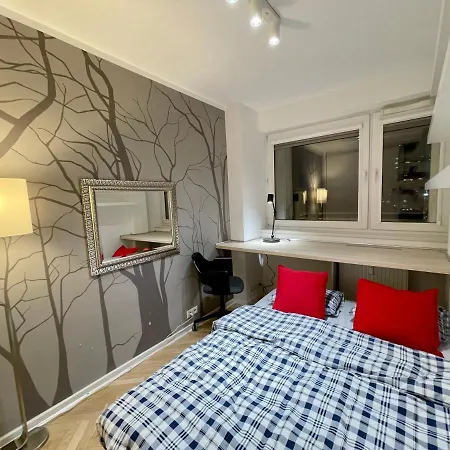 Aircondition Orange 4 Metro 65'tv Fast Wifi Netflix Hbo Appletv 公寓