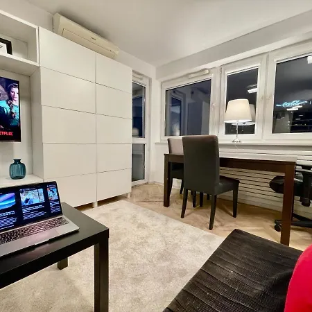 Aircondition Orange 4 Metro 65'tv Fast Wifi Netflix Hbo Appletv * Βαρσοβία