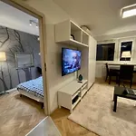 Aircondition Orange 4 Metro 65'tv Fast Wifi Netflix Hbo Appletv דירה *