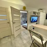 Aircondition Orange 4 Metro 65'tv Fast Wifi Netflix Hbo Appletv דירה