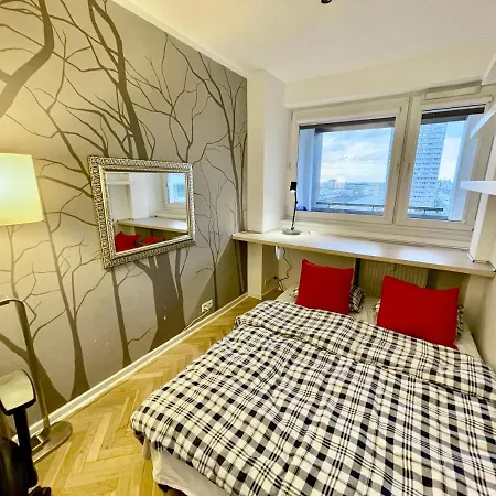 Apartment Aircondition Orange 4 Metro 65'tv Fast Wifi Netflix Hbo Appletv