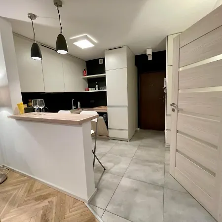 Apartment Aircondition Orange 4 Metro 65'tv Fast Wifi Netflix Hbo Appletv