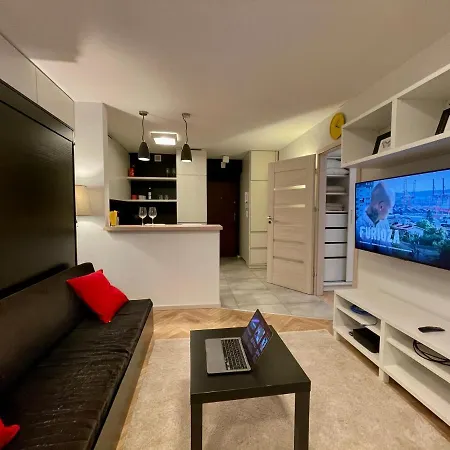 Aircondition Orange 4 Metro 65'tv Fast Wifi Netflix Hbo Appletv Apartment Warsaw